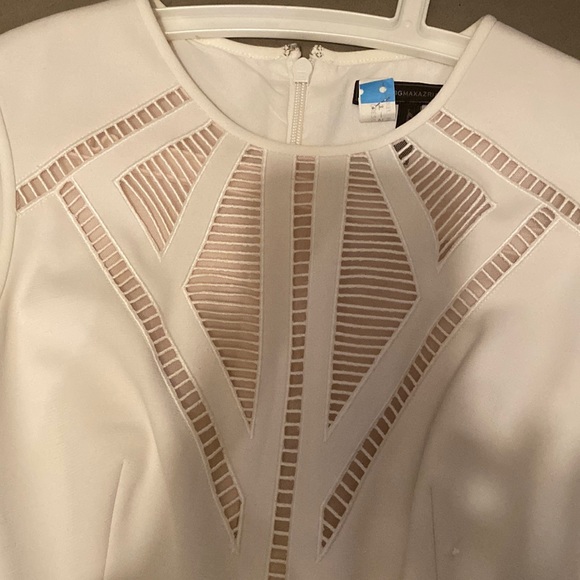 Gorgeous BCBG white dress that exudes class and elegance - Picture 1 of 3